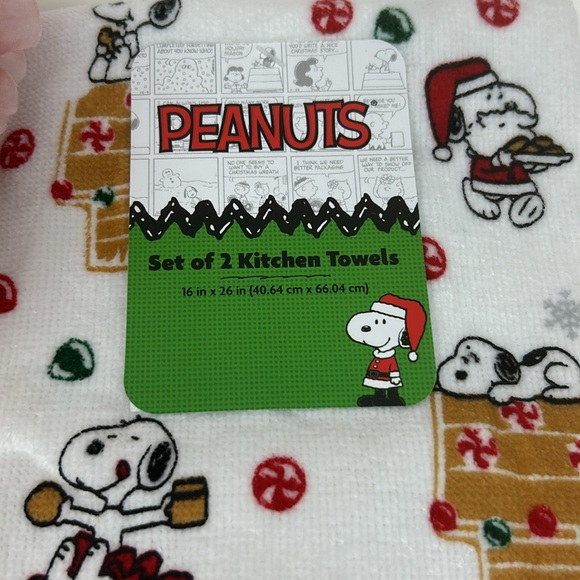 2 Set Snoopy Gingerbread House Santa Christmas Kitchen towels NWT - Picture 3 of 9